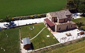 Casa Montefiore 13 Iris LT nella tranquilla campagna Marchigiana
